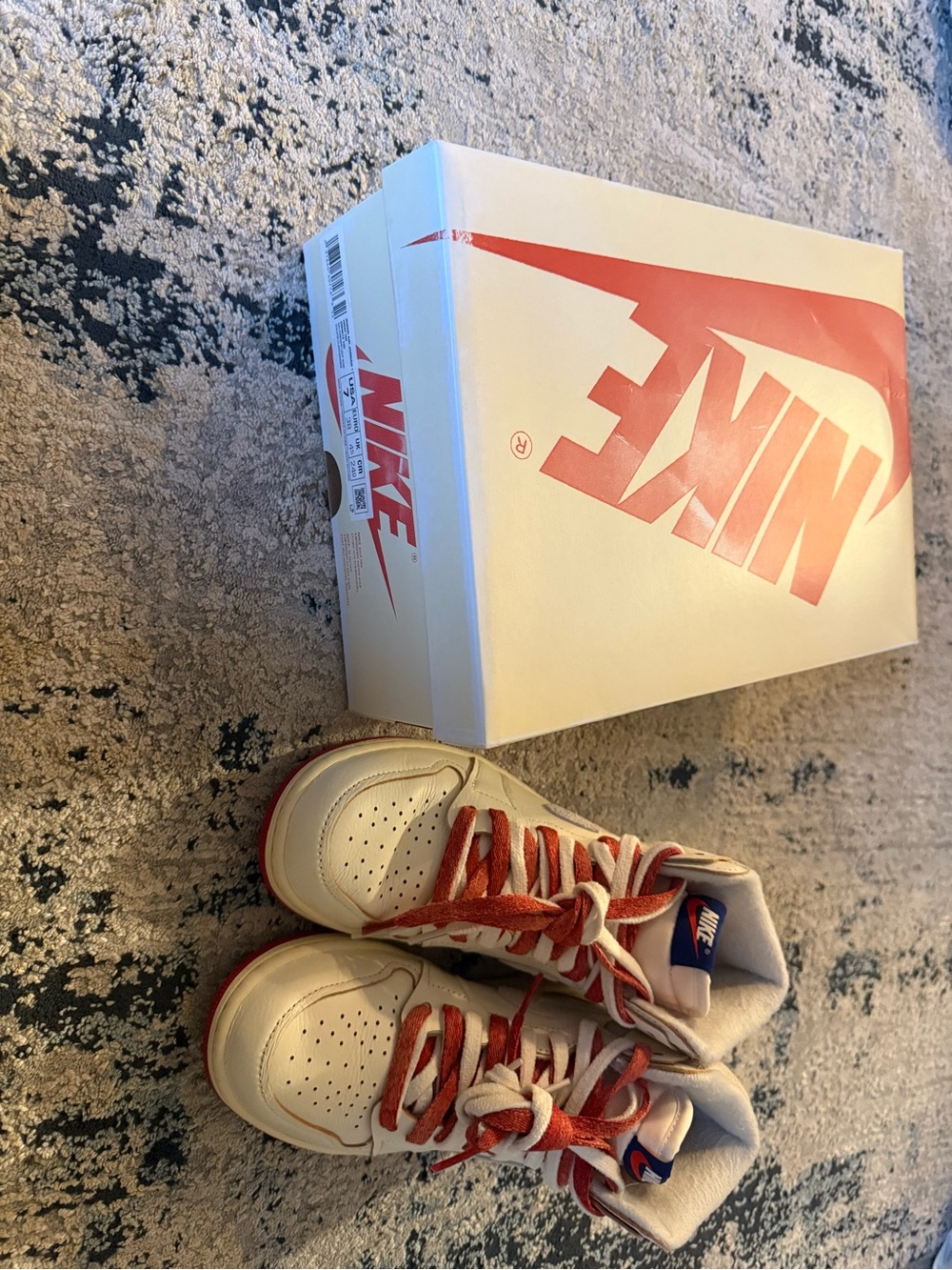 Jordan 1 high rare air cinnabar size woman’s 7